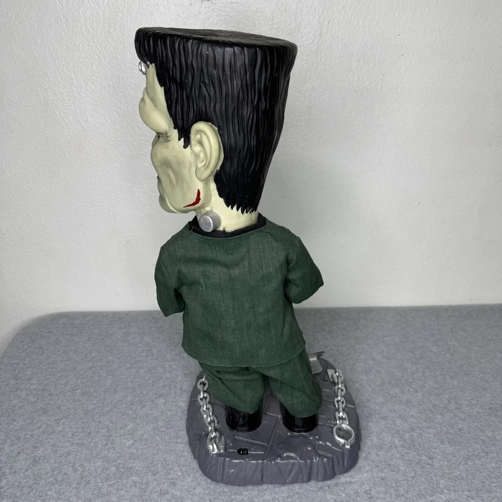 Gemmy Universal Studios Big Head Frankenstein‎ Sings Dancing Monster Mash